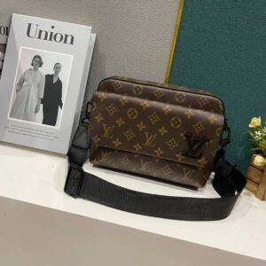 Louis Vuitton Men's Shoulder Bag